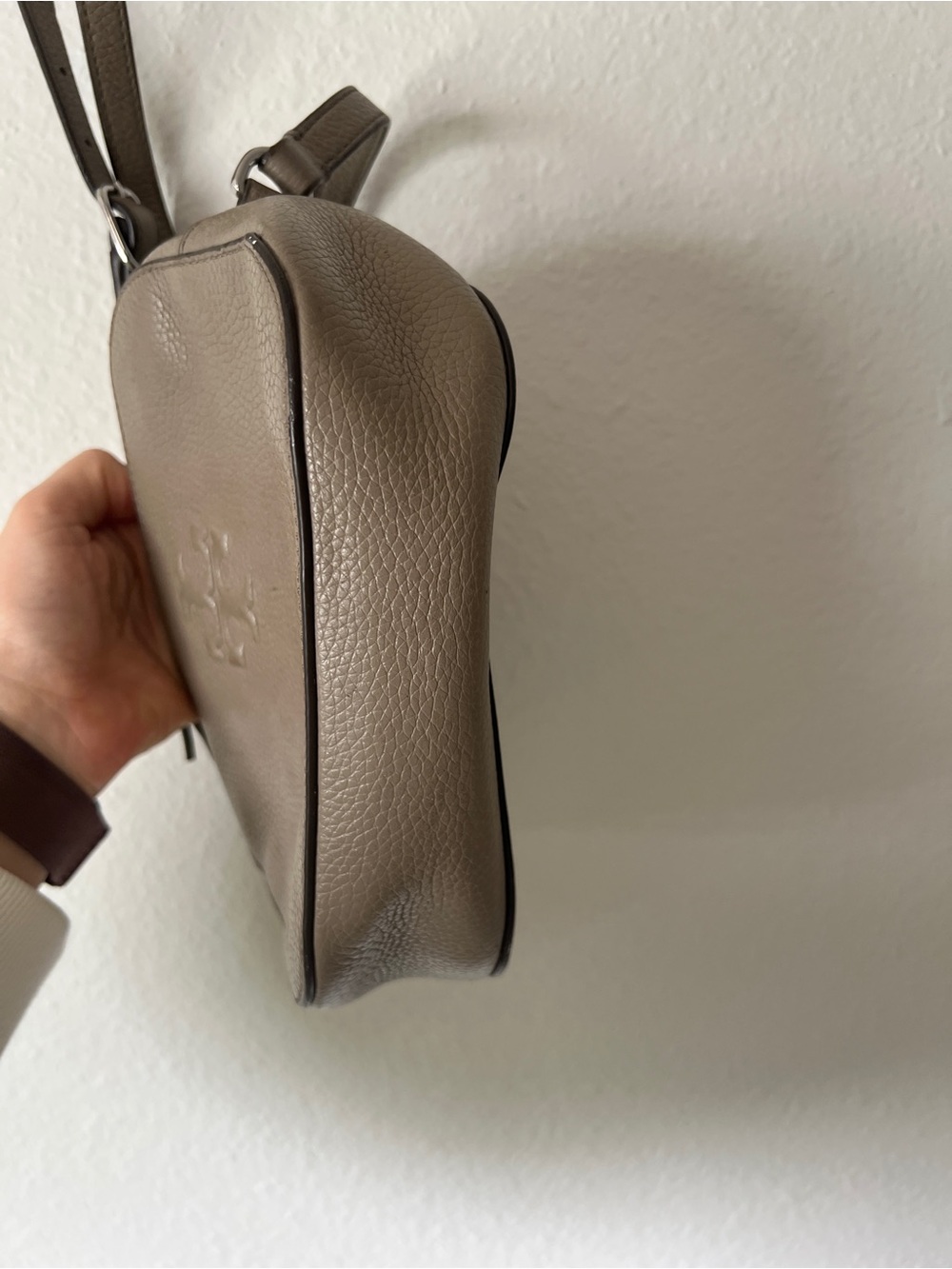 Tory Burch Taupe Pebbled Leather Camera Crossbody - Picture 4 of 9